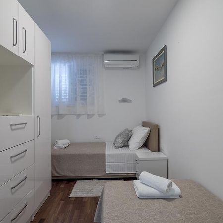 Drop In Split Luxury Suites المظهر الخارجي الصورة