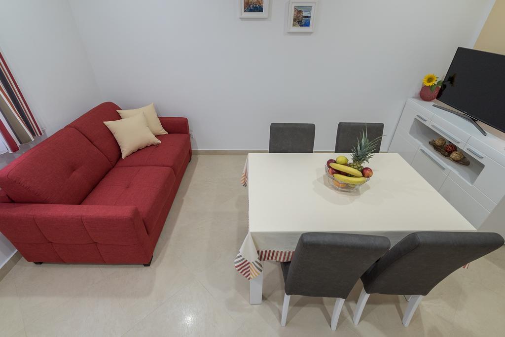 Drop In Split Luxury Suites المظهر الخارجي الصورة
