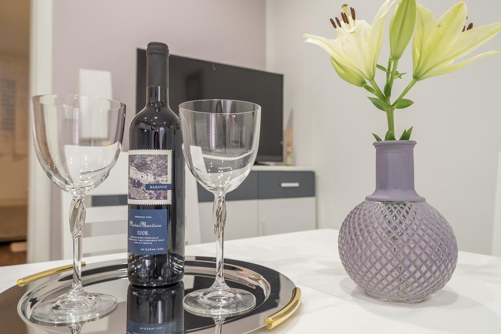 Drop In Split Luxury Suites المظهر الخارجي الصورة
