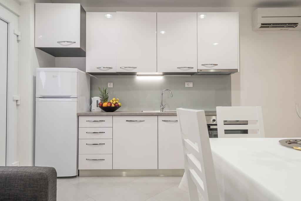 Drop In Split Luxury Suites المظهر الخارجي الصورة