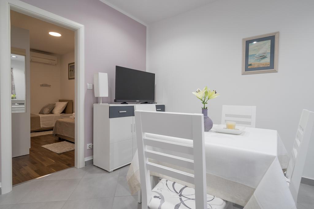 Drop In Split Luxury Suites المظهر الخارجي الصورة