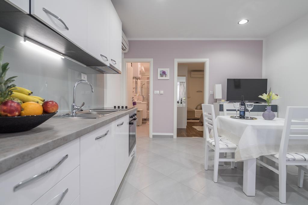 Drop In Split Luxury Suites المظهر الخارجي الصورة