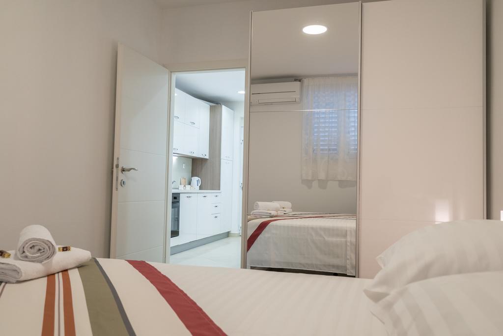 Drop In Split Luxury Suites المظهر الخارجي الصورة