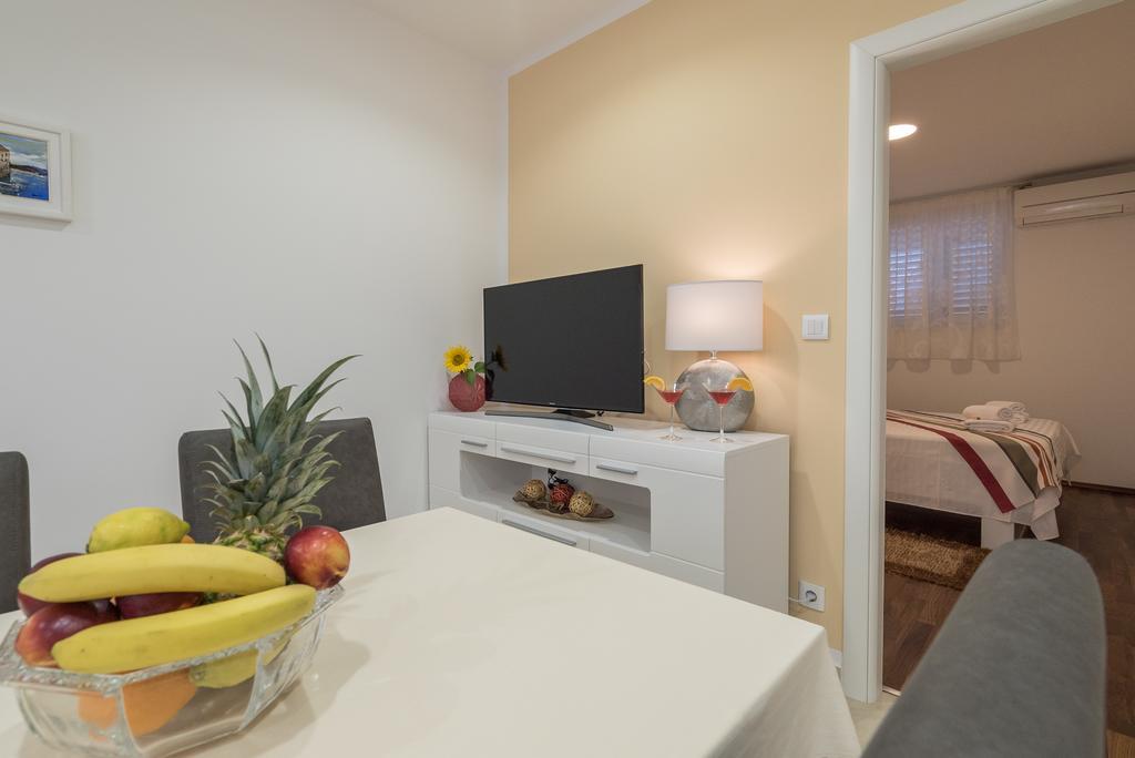 Drop In Split Luxury Suites المظهر الخارجي الصورة