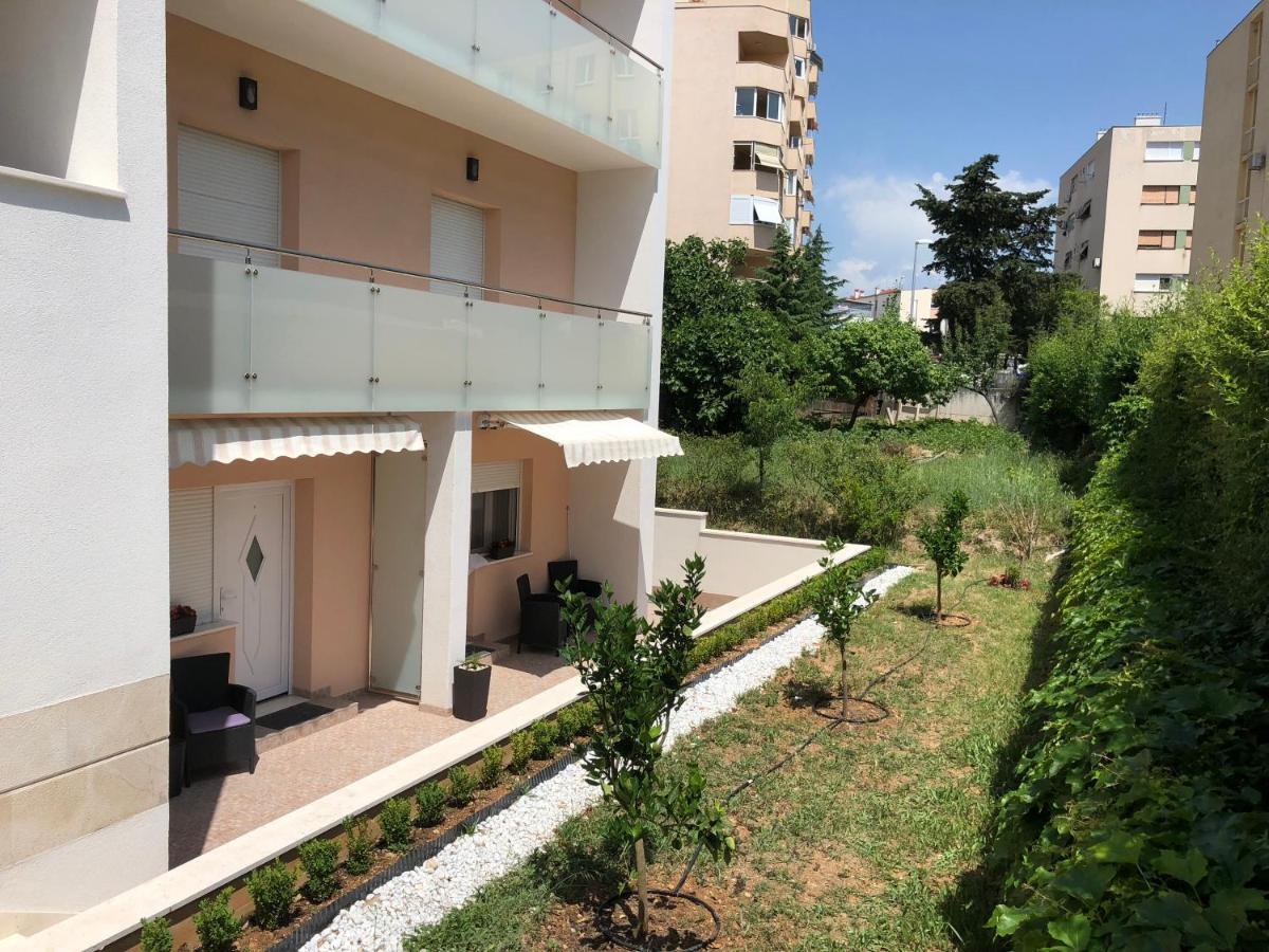 Drop In Split Luxury Suites المظهر الخارجي الصورة